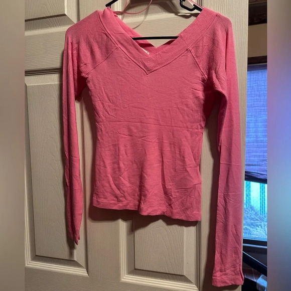 BDG NWOT Urban Outfitters pink v-boat neck long sleeve sz M **SEE FLAW IN PHOTOS - Picture 4 of 10